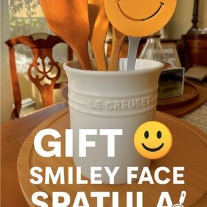 Le Creuset Medium Utensil Crock – White